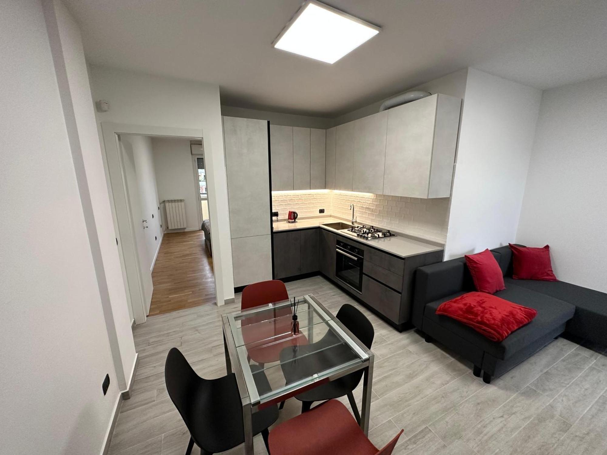 Deluxe Comfortable Suite With Balcony Downtown Castellanza Buitenkant foto